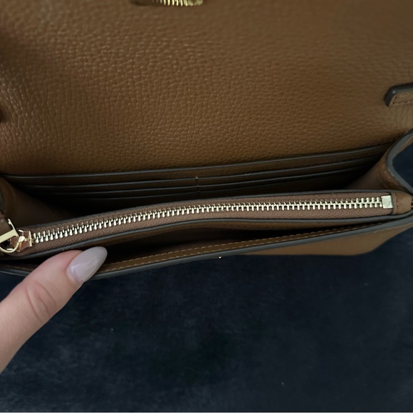 *sold* NWT Tory Burch Britten Chain Wallet Crossbody - Picture 3 of 6